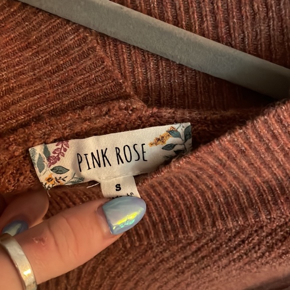 Red sweater - Picture 3 of 3